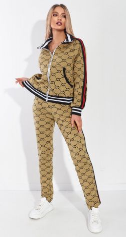 Костюмы женские