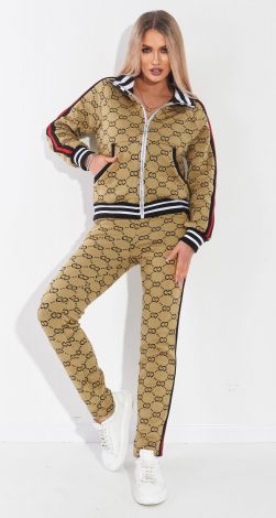 Костюмы женские