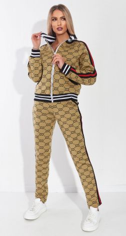 Костюмы женские