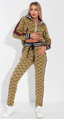 Костюмы женские