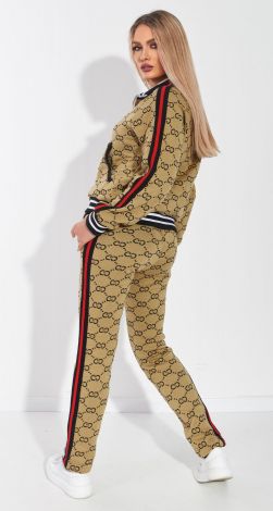 Костюмы женские