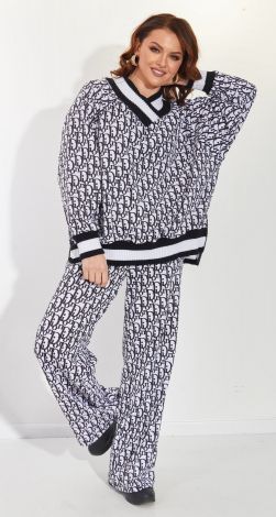 Модный брючный костюм