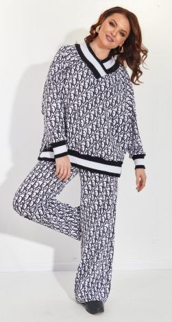 Костюмы женские