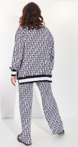 Костюмы женские