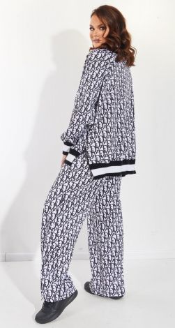 Костюмы женские