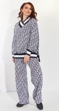 Костюмы женские