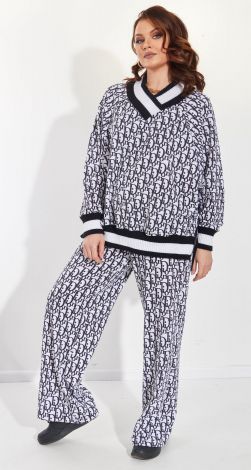 Костюмы женские