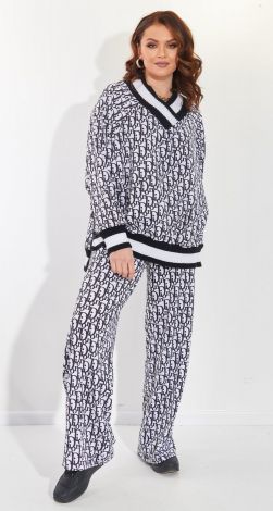 Костюмы женские