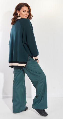 Костюмы женские