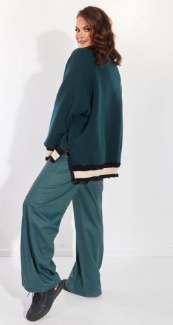 Модный брючный костюм