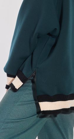 Костюмы женские