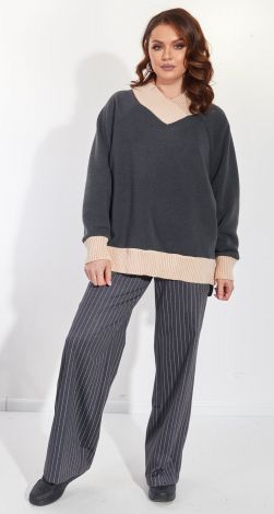 Модный брючный костюм