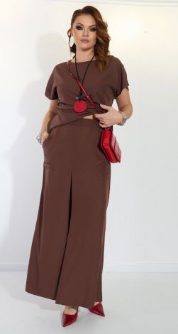 Костюмы женские