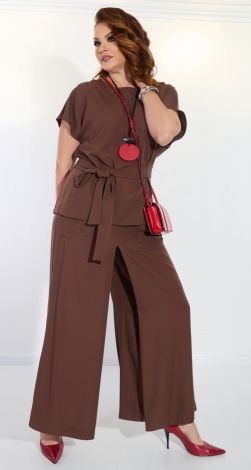 Костюмы женские