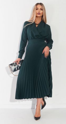 Костюмы женские