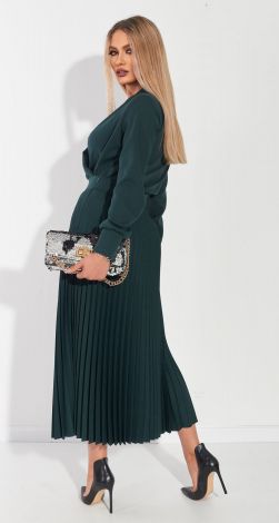 Костюмы женские