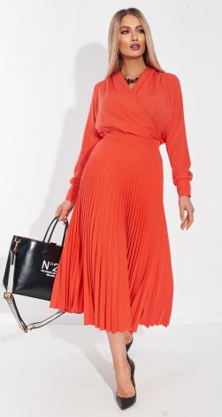 Костюмы женские