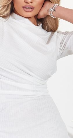 Трикотажное платье в рубчик