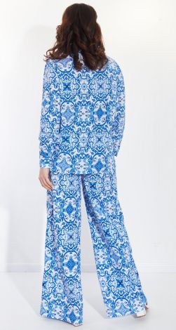 Костюмы женские