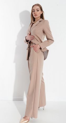 Костюмы женские