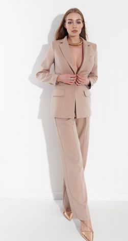 Костюмы женские