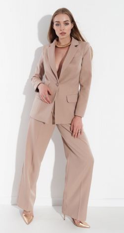 Стильный костюм