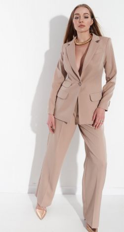 Костюмы женские