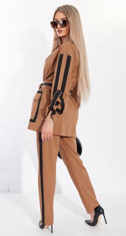 Костюмы женские