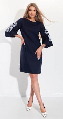 Льняное платье с красивой вышивкой 