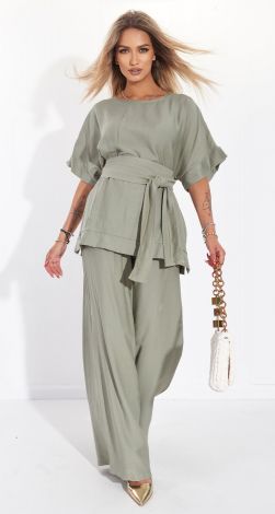 Вільний брючний костюм