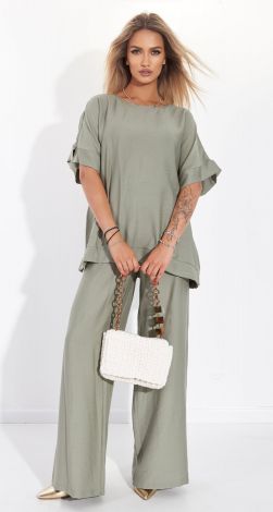 Вільний брючний костюм