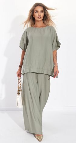 Вільний брючний костюм