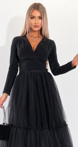 Красива чорна блузка