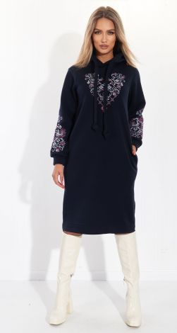 Теплое платье с  вышивкой