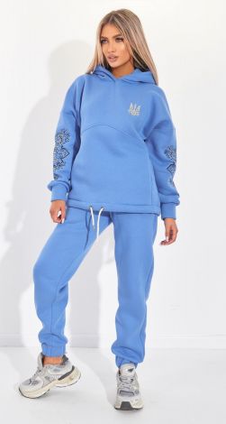 Теплий костюм із вишивкою