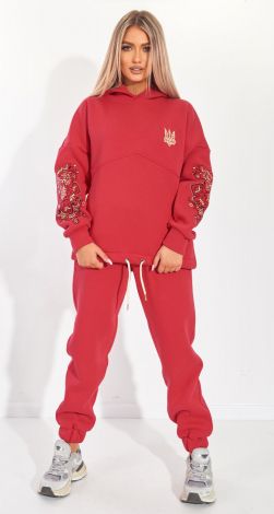 Теплый костюм с вышивкой