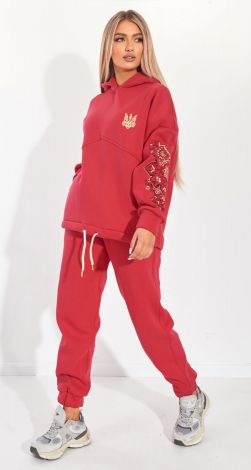 Теплый костюм с вышивкой