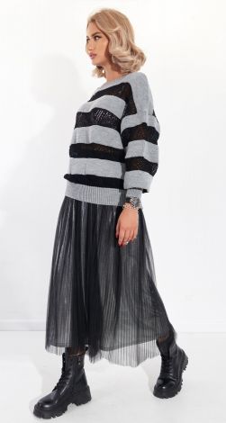 Свитер с ажурными полосками