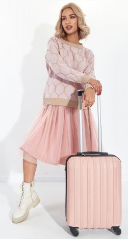 Свитерок с модным рисунком