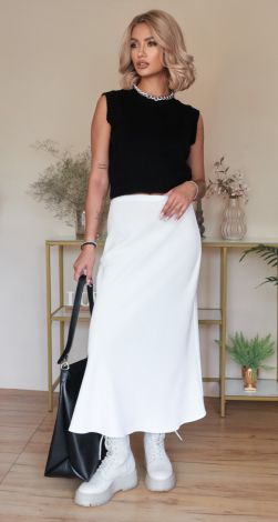 Вязаная жилетка