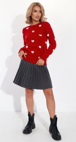 Модный свитер с сердечками