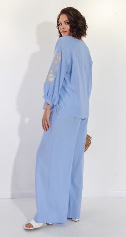 Костюмы женские