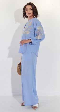 Красивая вышиванка с украинской вышивкой