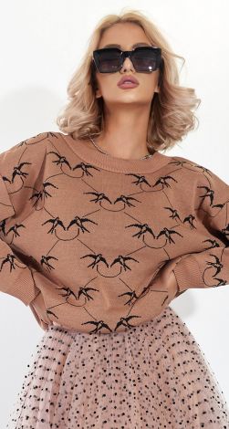 Стильный свитер с ласточками