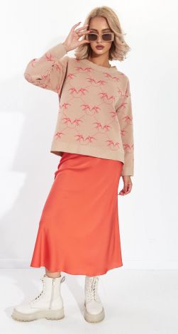 Стильный свитер с ласточками