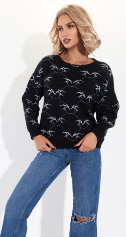 Стильный свитер с ласточками