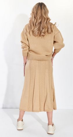 Костюмы женские