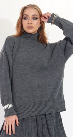 Модный вязанный свитер