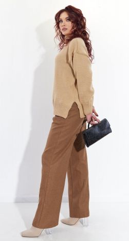 Модный вязанный свитер