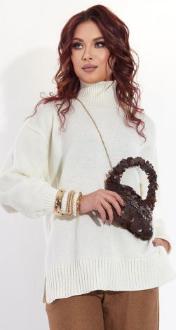 Модный вязанный свитер